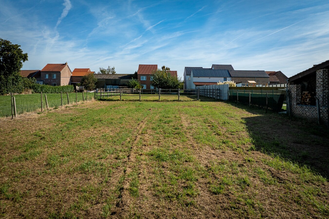 Renovated property with drained track and pasture on approximately 16 ares in Mielen-boven-Aalst. 