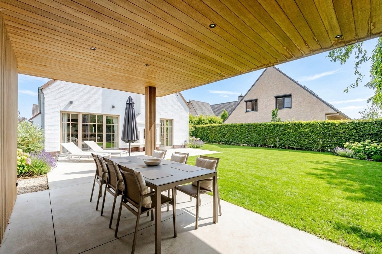 Exclusief gerenoveerde vrijstaande villa in rustige en residentiële omgeving 