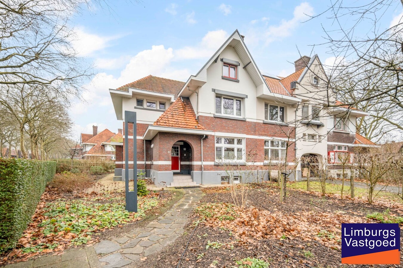 Woonhuis met verschillende praktijkruimtes te Waterschei, op een perceel van 6a80ca 