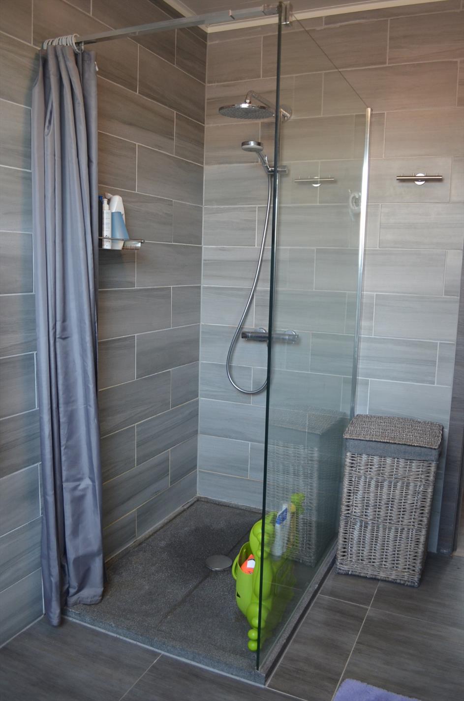 Recente energiezuinige woning met  3 slpks, garage en zuidelijk georiënteerde tuin te Maldegem 