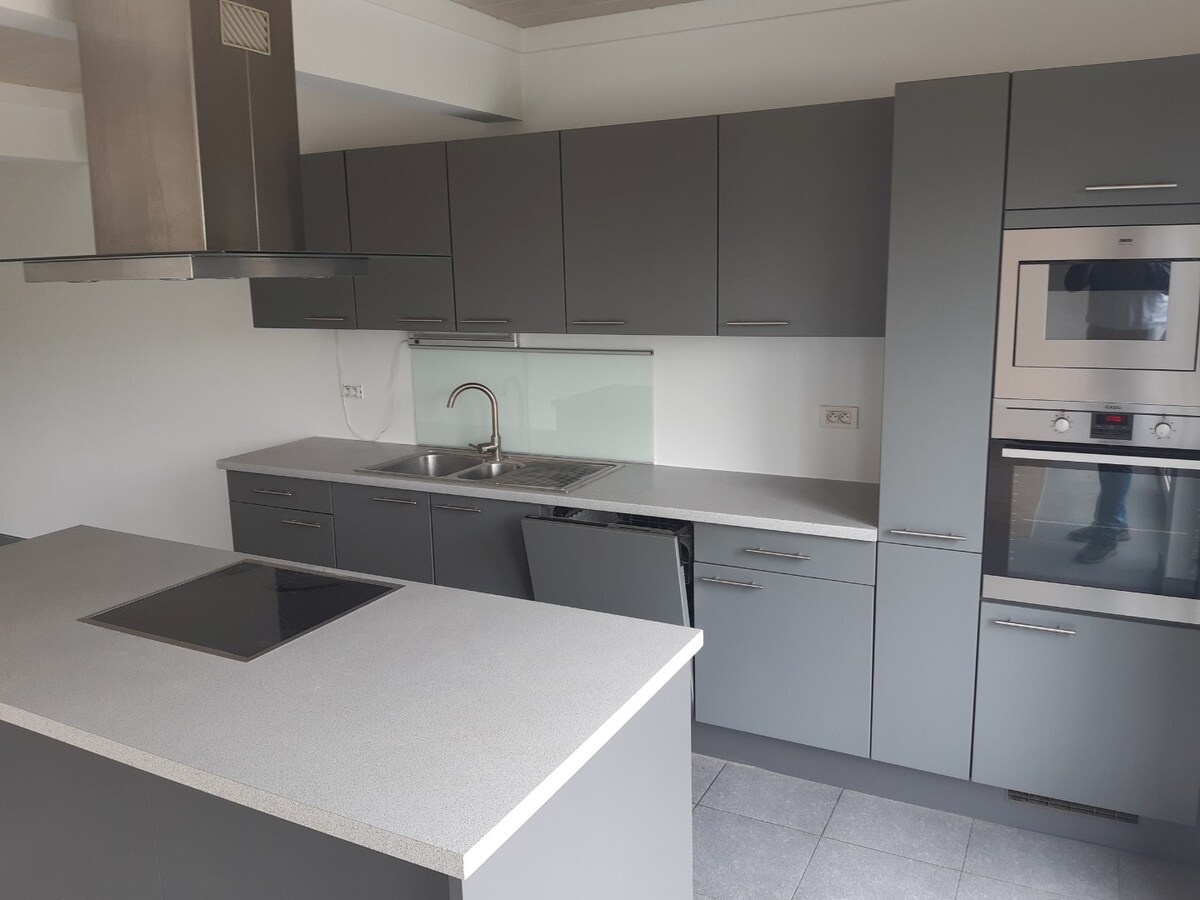 Degelijk appartement (1° verdieping). 