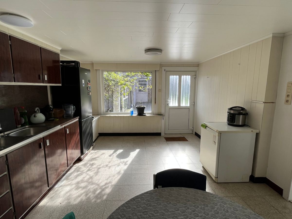 Aangename woning met tuin : zeer rustig gelegen én op slechts 50 m van de Gaverse Markt. 