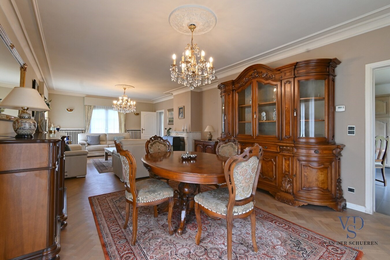 Tijdloze villa (alles op gelijkvloers). 