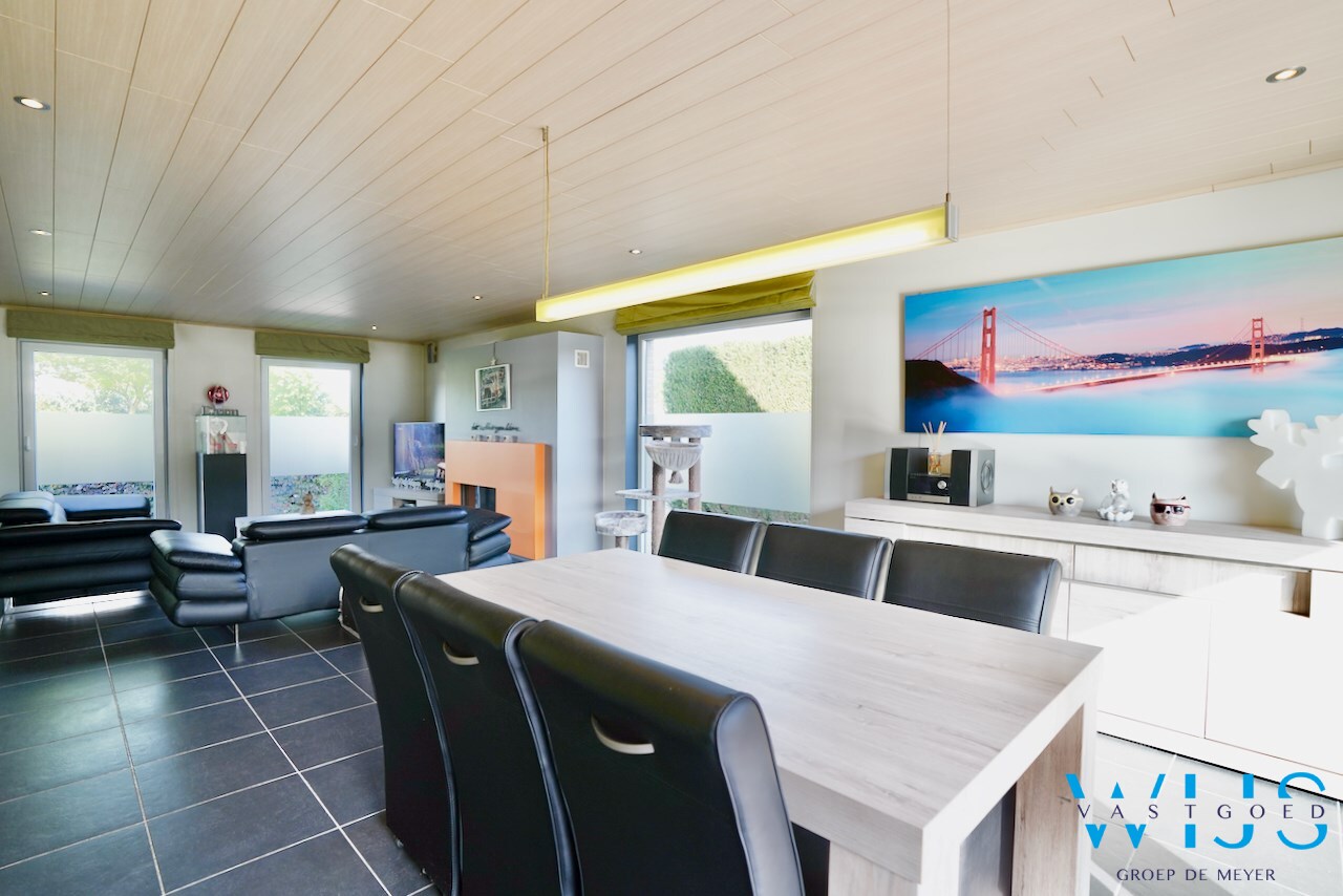 Ideale gezinswoning op 555 m² met 2 garages te Evergem ! 