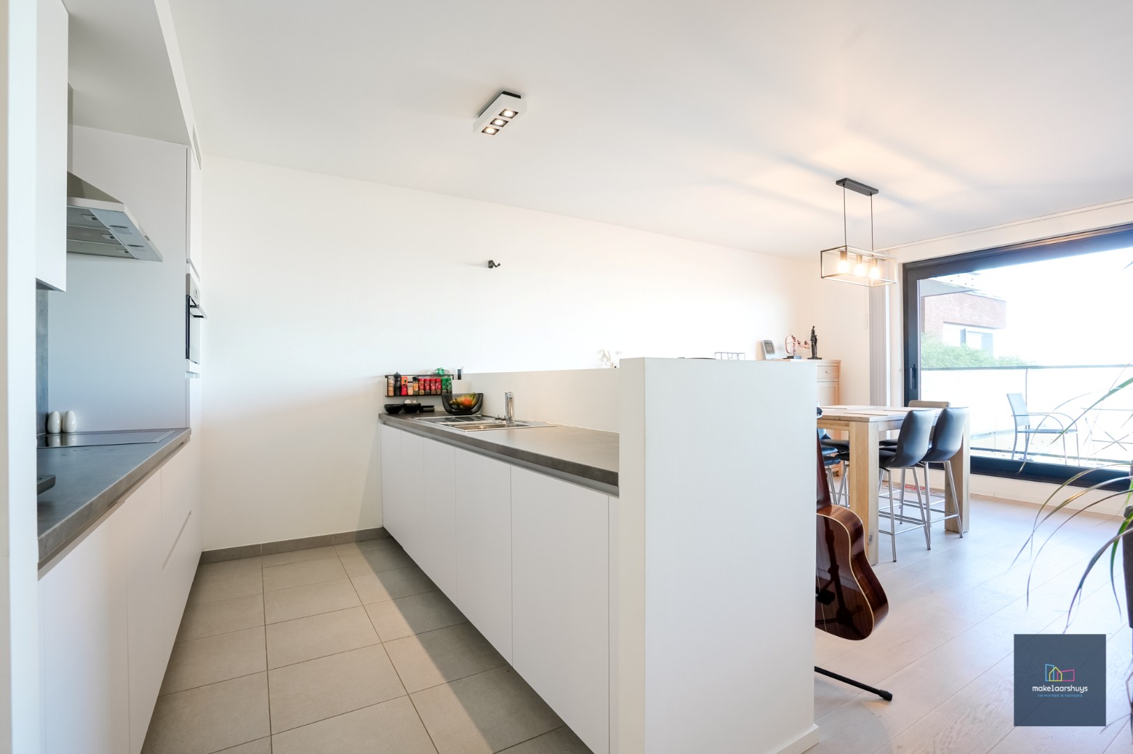 Schitterend 2-slp.app met 2 terrassen, garage en kelder 