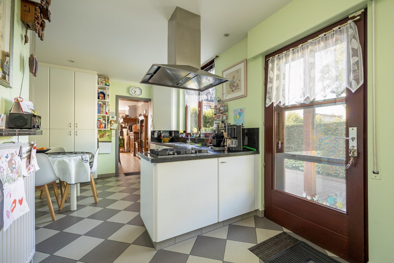 Karaktervolle gezinswoning met 6 slaapkamers in hartje Schilde 