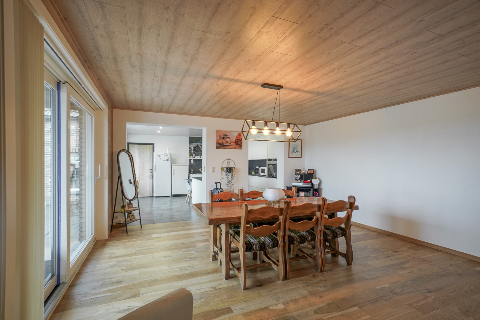 Alleenstaande woning op ruim perceel met vernieuwd woongedeelte en loods (80 m²) 