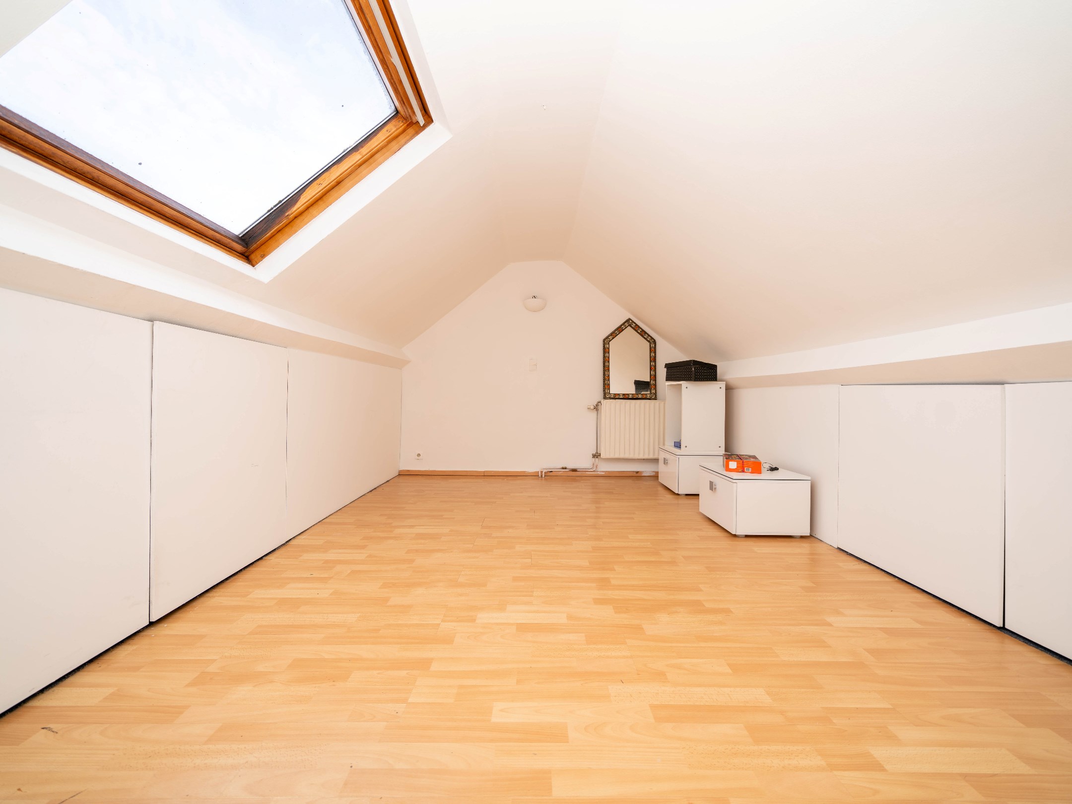 Ruime woning met 5 kamers, 4 badkamers en tuin 