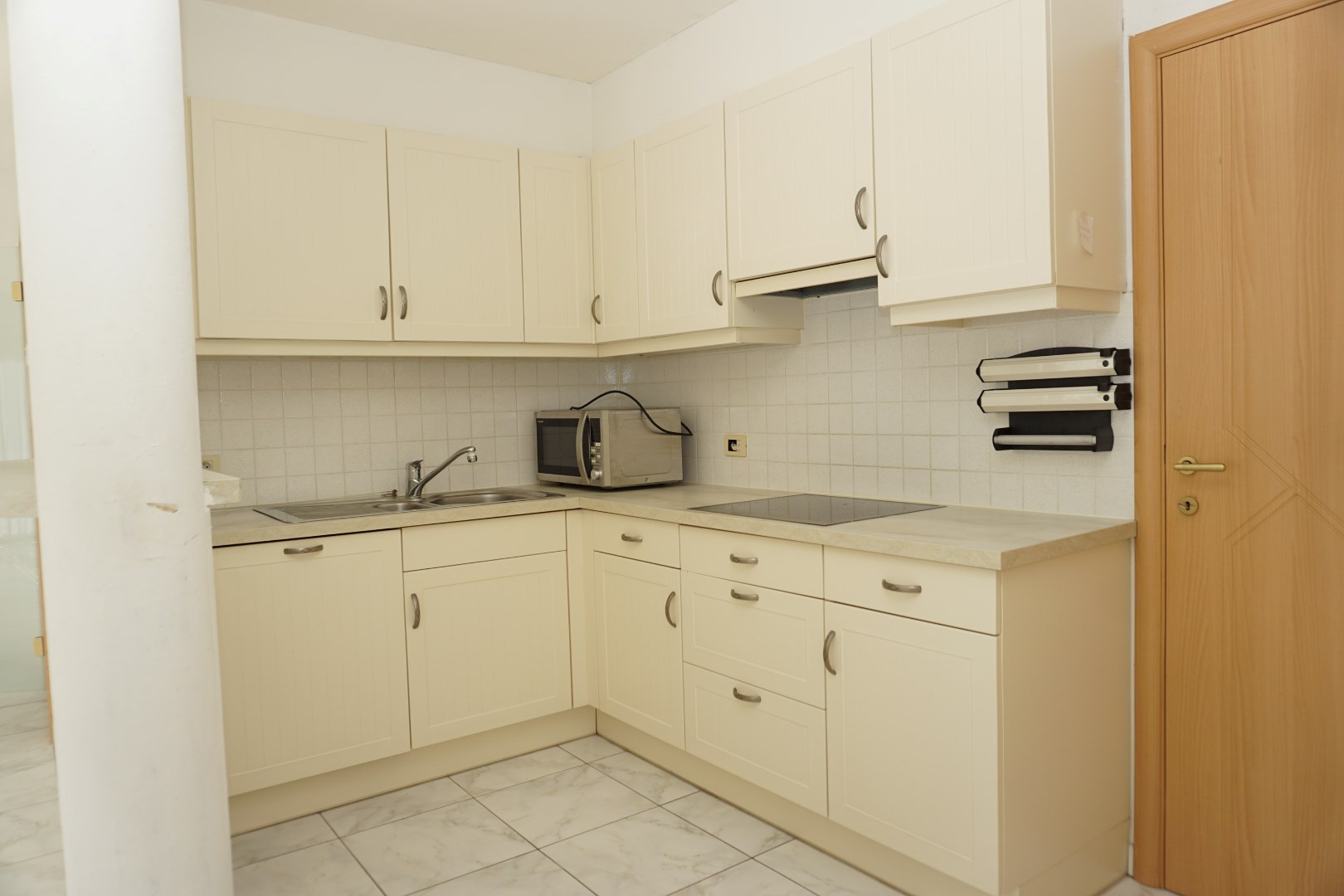 APPARTEMENT SPACIEUX AVEC TERRASSE DANS LE CENTRE D'OSTENDE 