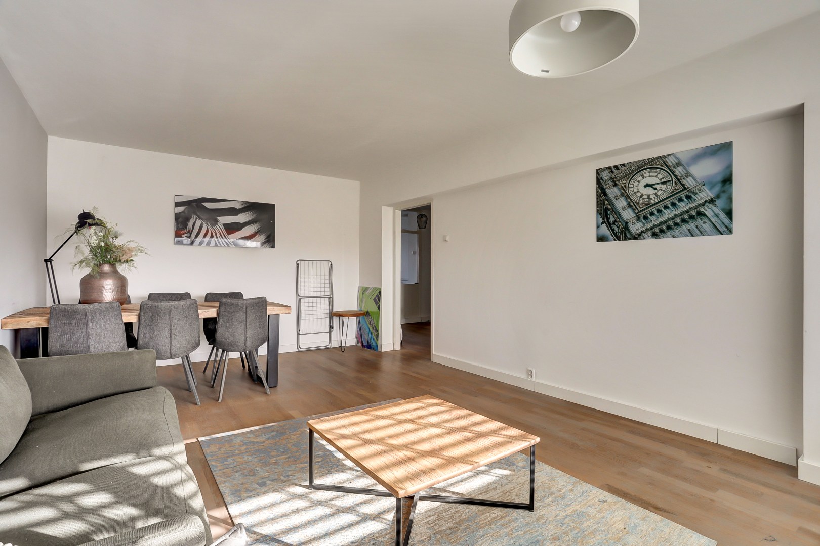 4-kamer appartement op de 6e verdieping met keurige keuken en badkamer, 2 balkons, berging in de onderbouw en gelegen op eigen grond! 