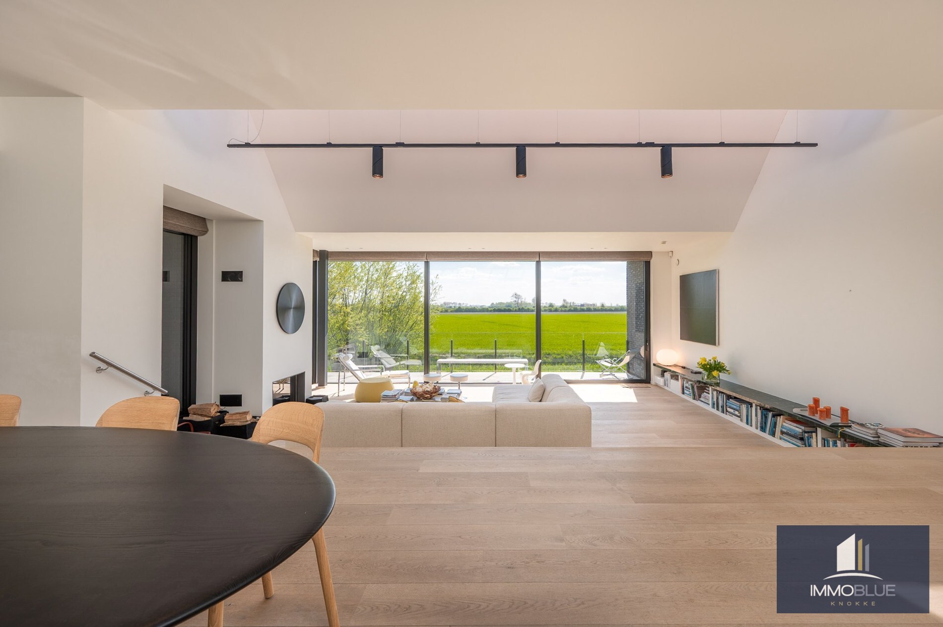 Uniek eigendom met adembenemende zichten gelegen op een perceel van ongeveer 3000 m². 