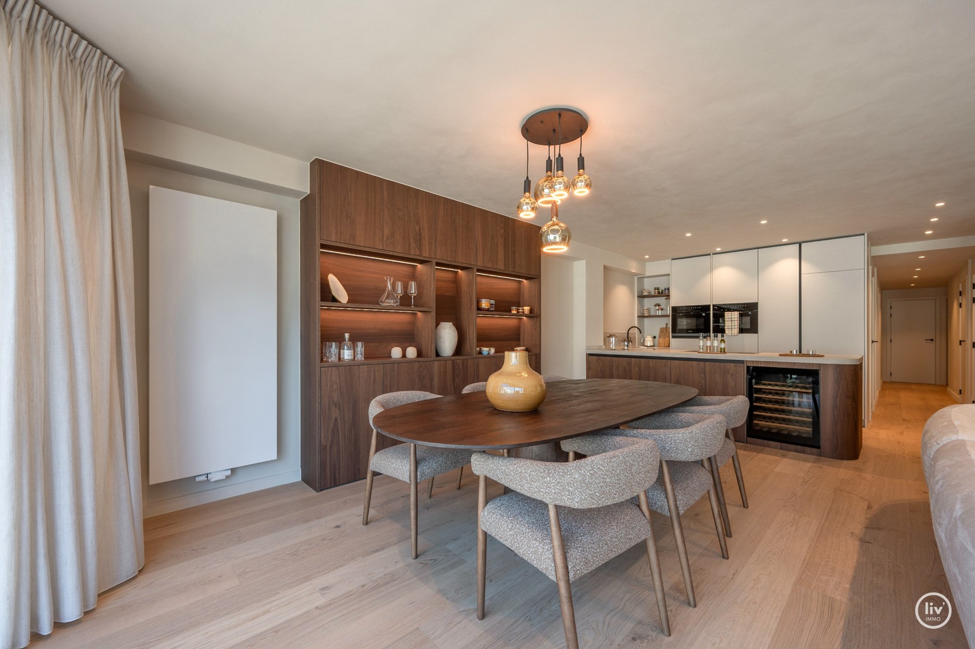 Projet de rénovation luxueux comprenant 3 chambres, situé sur l'avenue Dumortier (largeur de façade de 7 mètres). 
