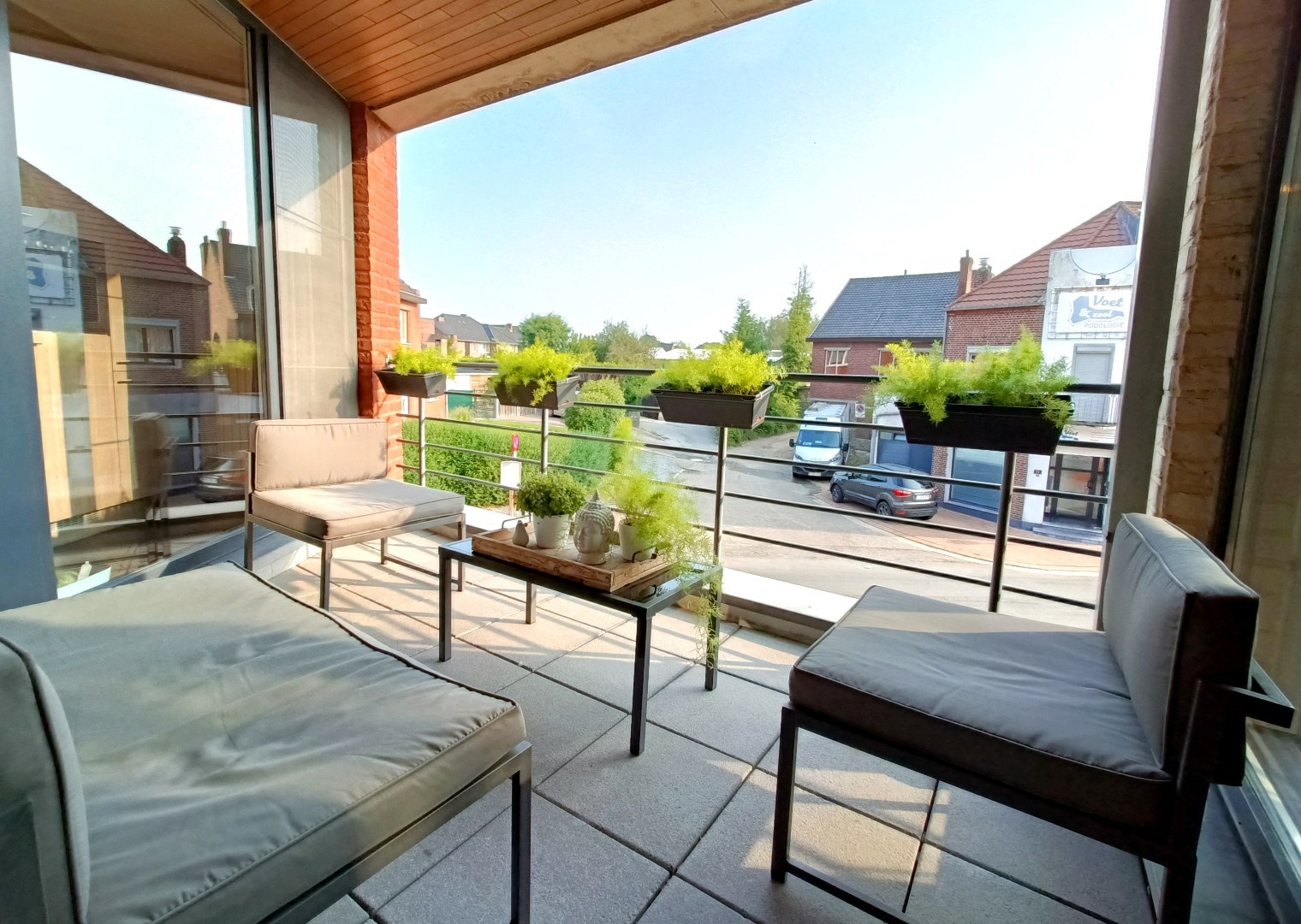 APPARTEMENT MET TERRAS EN AUTOSTAANPLAATS 