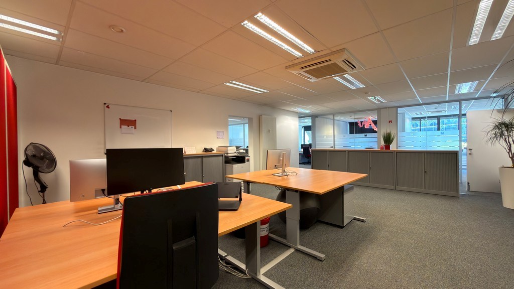 Gelijkvloerse kantoren te koop langs Singel in Antwerpen