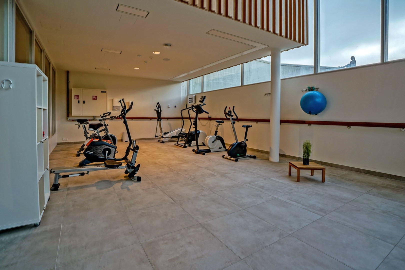 Prachtig 1-slaapkamerappartement met ruim terras (serviceflat) in Residentie Beukenhof, uniek wonen in de dorpskern van Oostduinkerke. 