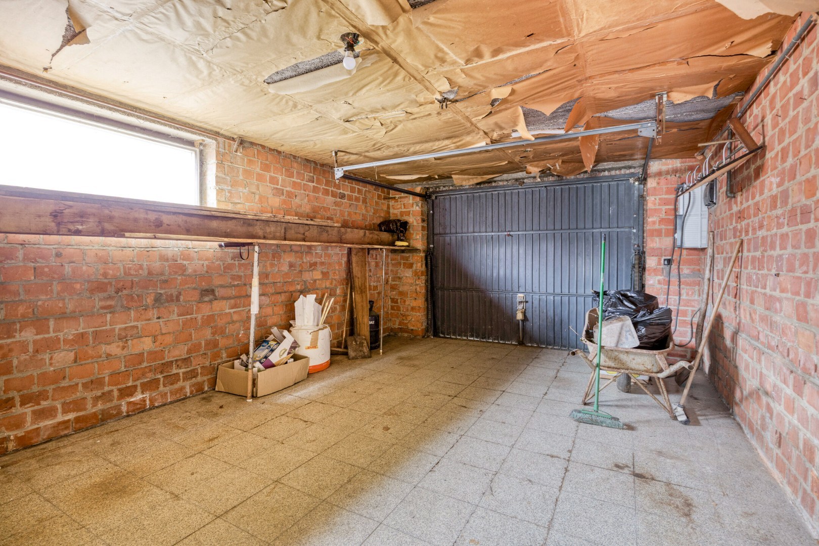 Open bebouwing met 3 slaapkamers, ruime garage op een perceel van 9a 62ca– EPC 596 kWh/m² - bewoonbare opp. 218 m² 