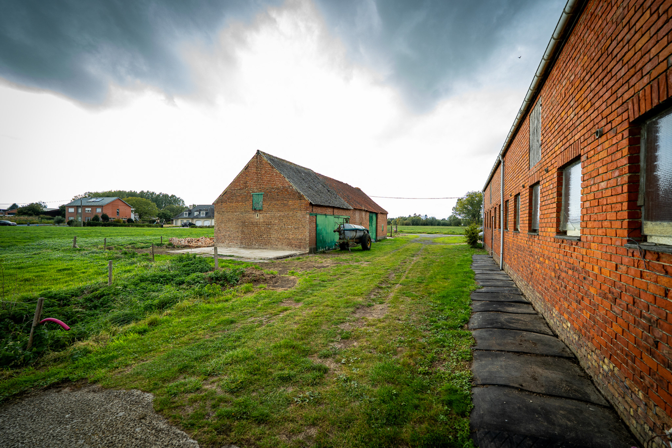 Landelijk gelegen eigendom met uitzonderlijk ruime bijgebouwen op een perceel van ca. 2,02 ha in Puurs-Sint-Amands BEZOEKDAG OP 14 NOVEMBER VAN 10U TOT 14U OP AFSPRAAK 