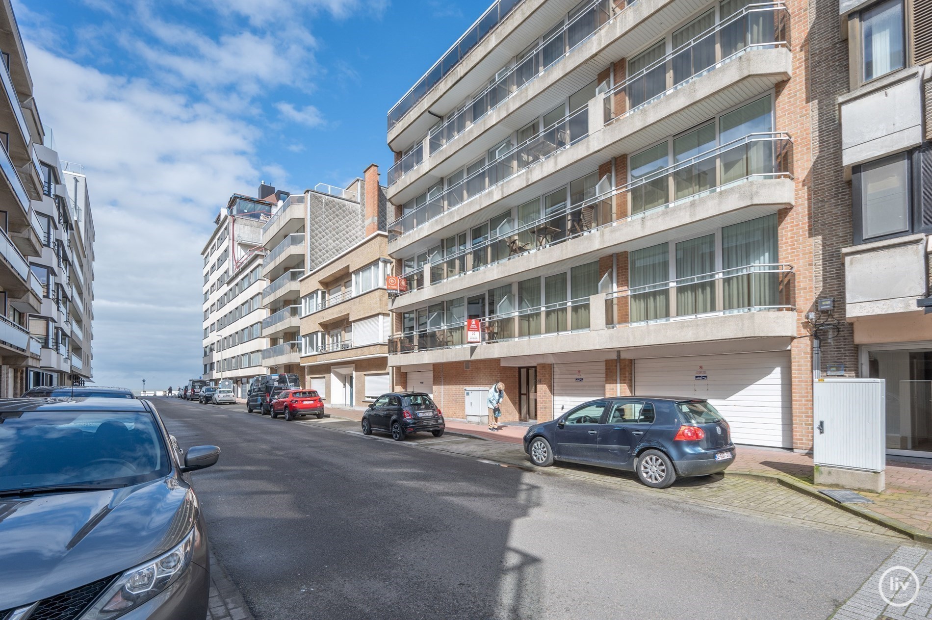 Mogelijkheid tot huren van een dubbele auto-staanplaats op wandelafstand van de Zeedijk-Albertstrand. 