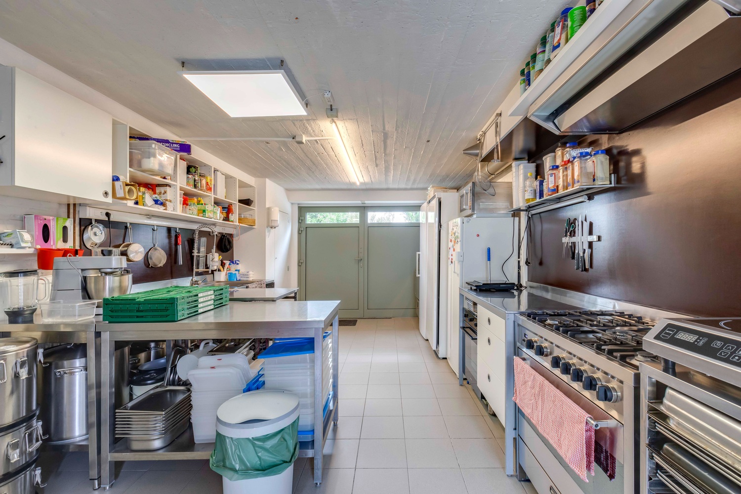 Instapklare woning met garage en volledig aangelegde tuin 