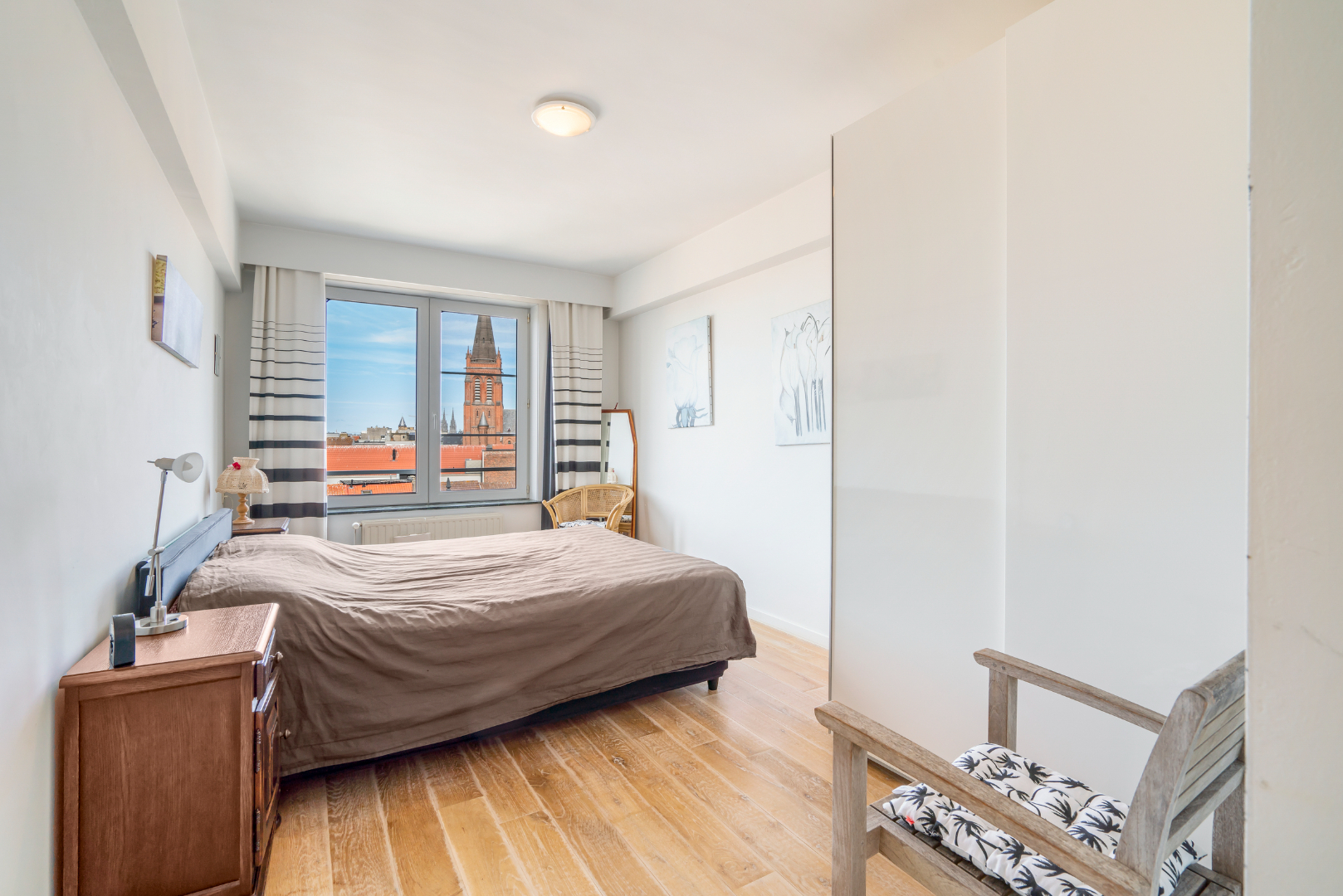 RUIM 2 SLAAPKAMER APP. MET ZICHT OP HET PARK 