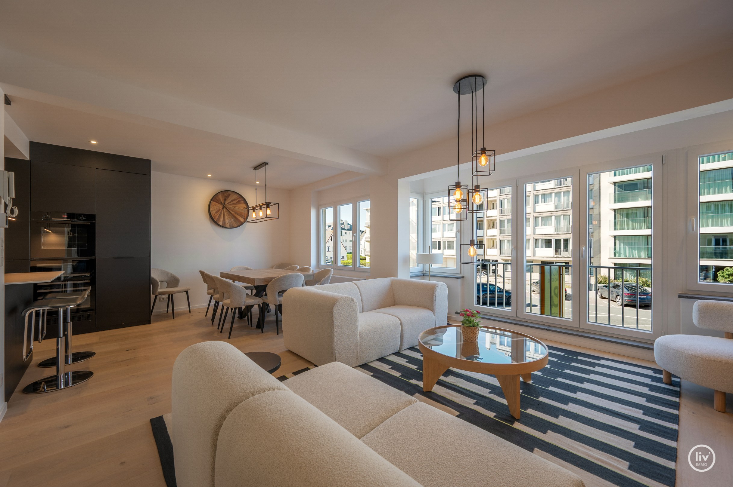 Prachtig gerenoveerd appartement nabij het Albertstrand met zijdelings zeezicht 