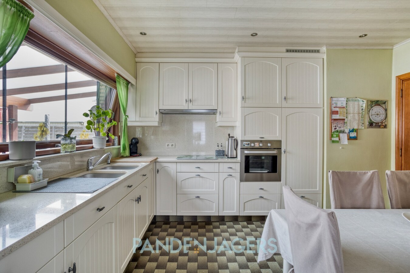 Ruime open bebouwing met groot bijgebouw te Duffel 