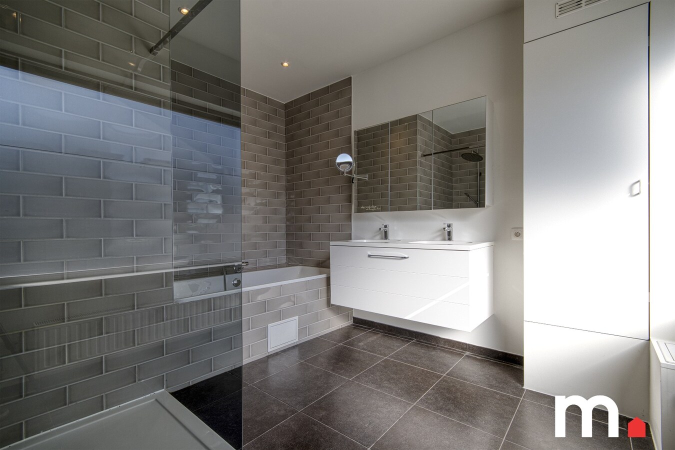 Instapklare woning met uitweg te Kortrijk ! TOPPER ! 