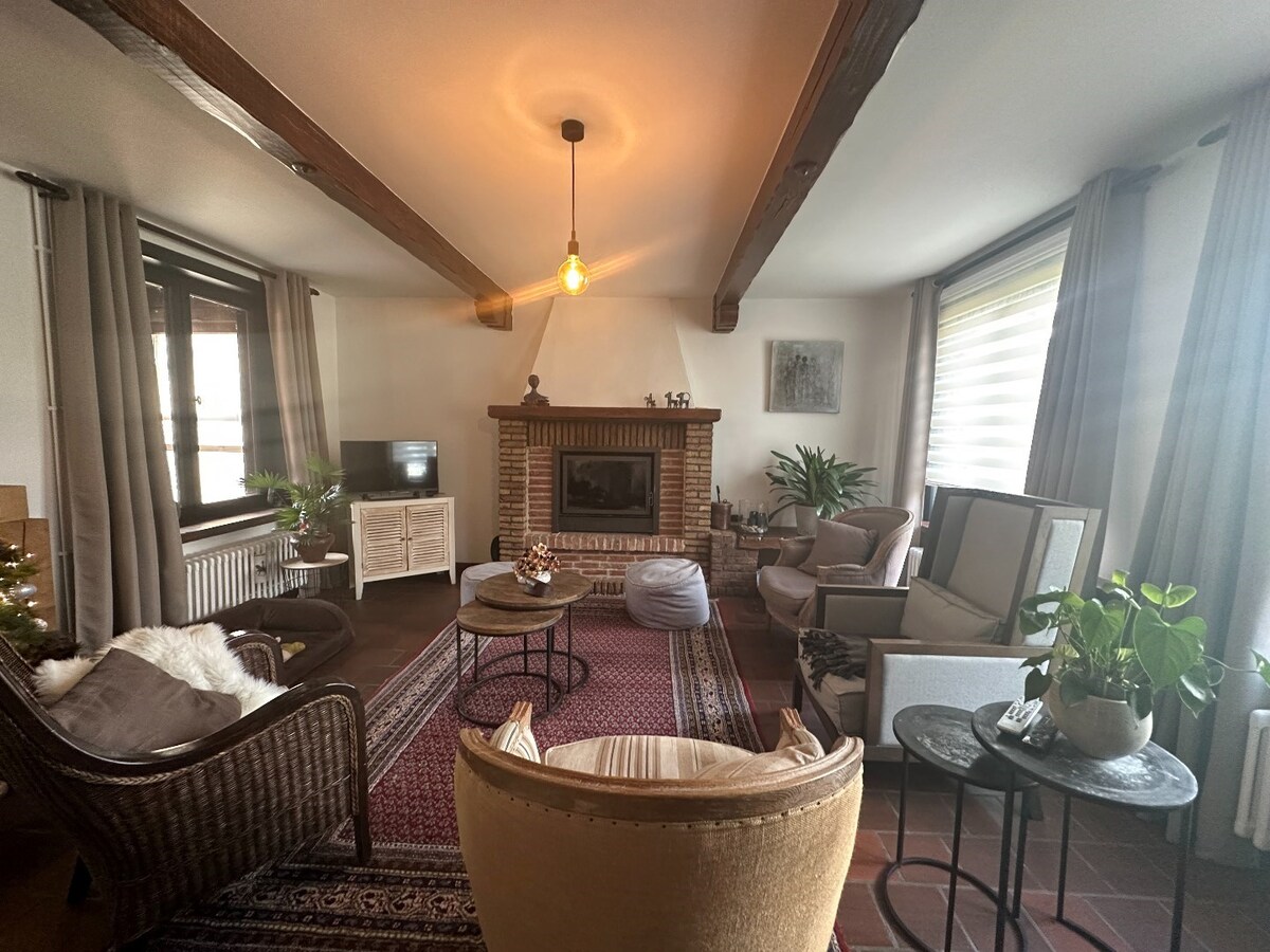 Residentieel gelegen, vrijstaande woning met bijgebouw 