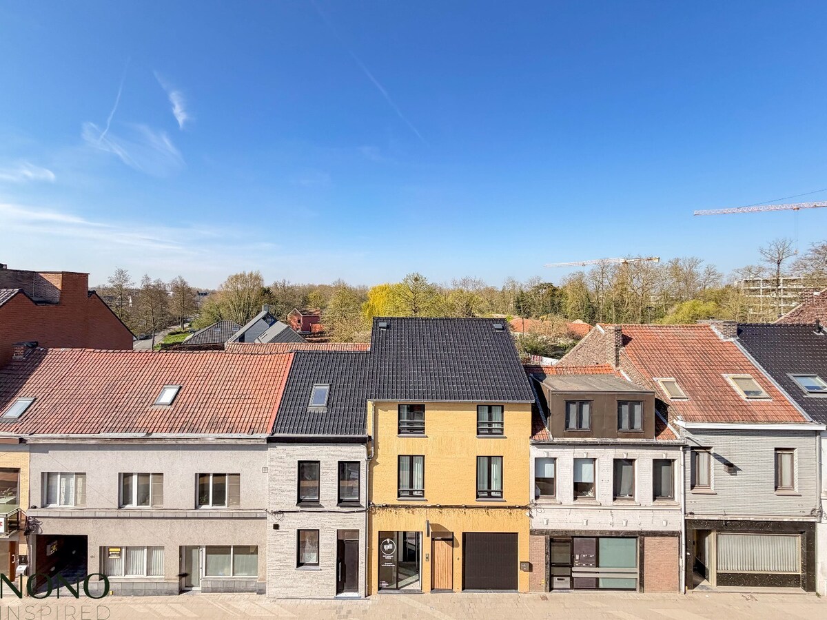 Fantastisch 2-slaapkamer appartement met staanplaats en terras pal in de Doorniksewijk ! 