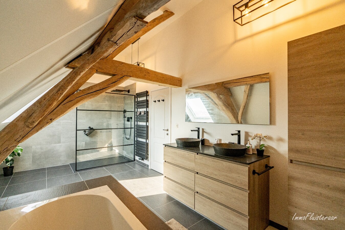 Maison semi-ouverte avec écuries, piste et prairies sur environ 1,5 ha à Sint-Katelijne-Waver (Optionnel : possibilité d'acheter une prairie d'environ 1 ha en plus) 