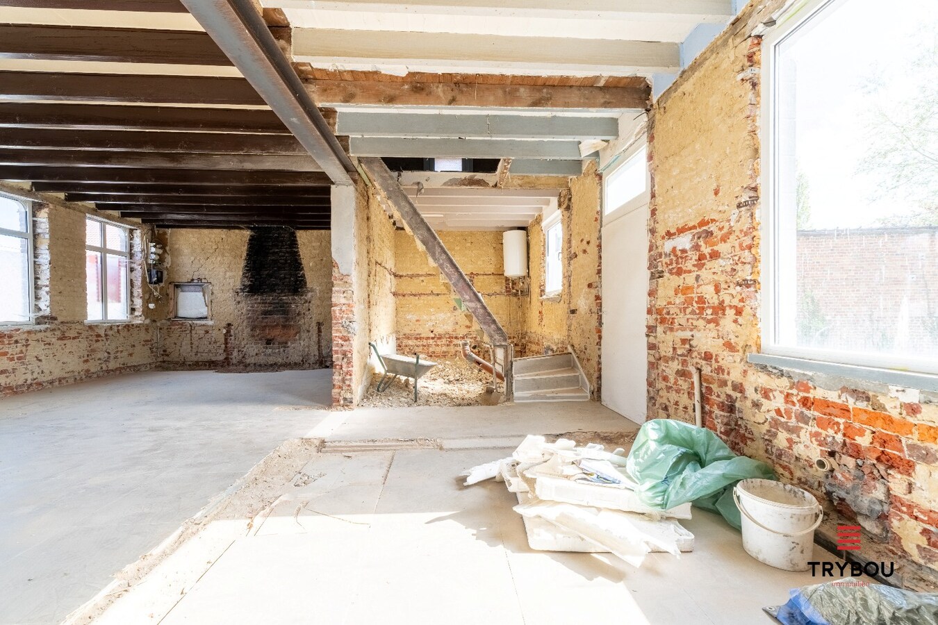 Te renoveren alleenstaande woning op een ruim perceel van 896m² in Houthulst 