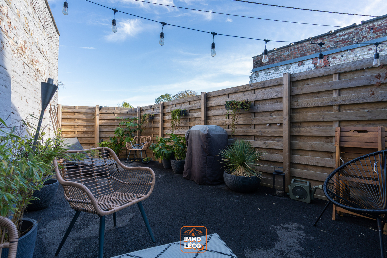 Splendide maison rénovée avec 2/3 chambres et extérieur avec accès à l'arrière 