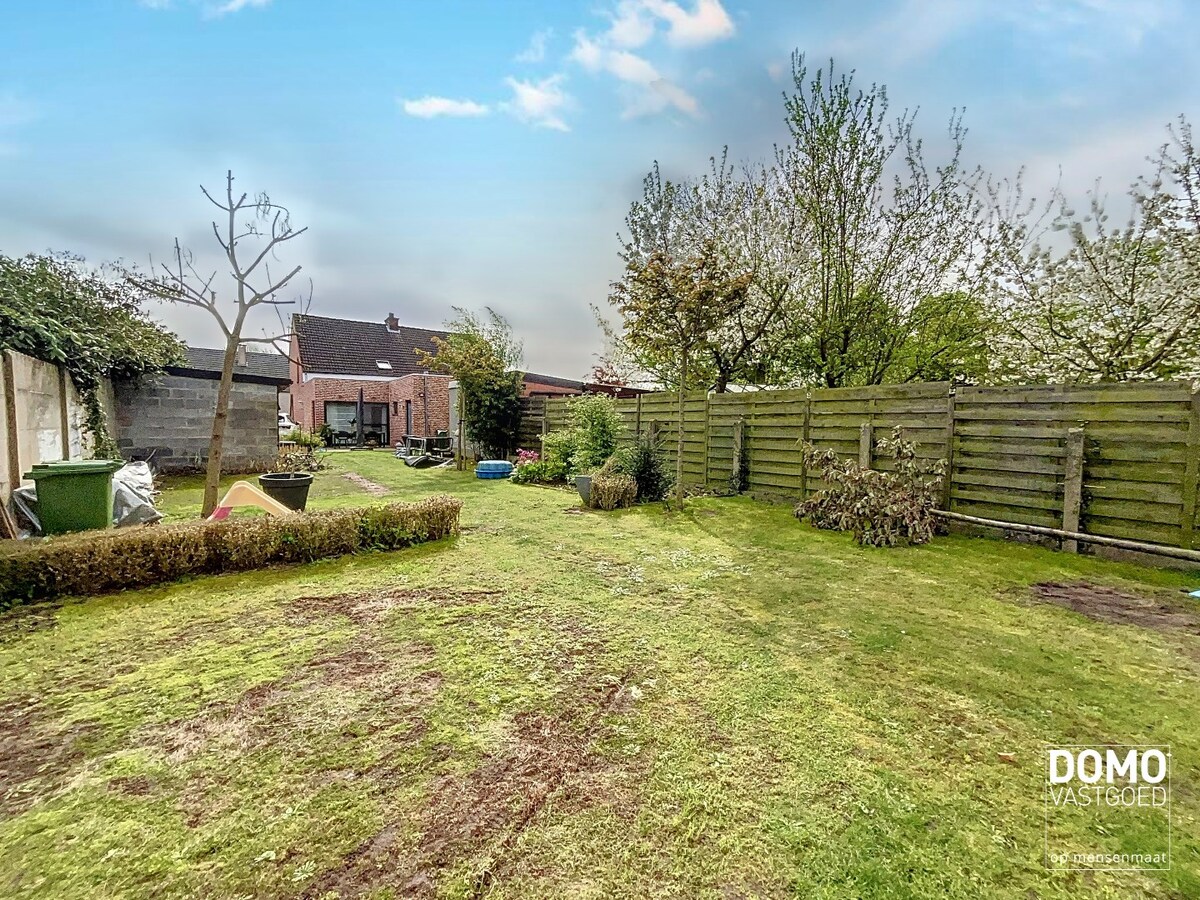 VOLLEDIG GERENOVEERDE HALOPEN BEBOUWING MET 3 SLAAPKAMERS IN HARTJE KERMT 