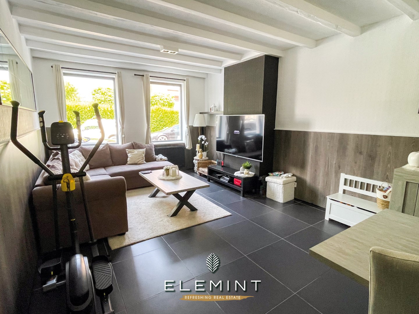 Klassevol en luxueus gerenoveerde hoekwoning op wandelafstand centrum Zwevegem 