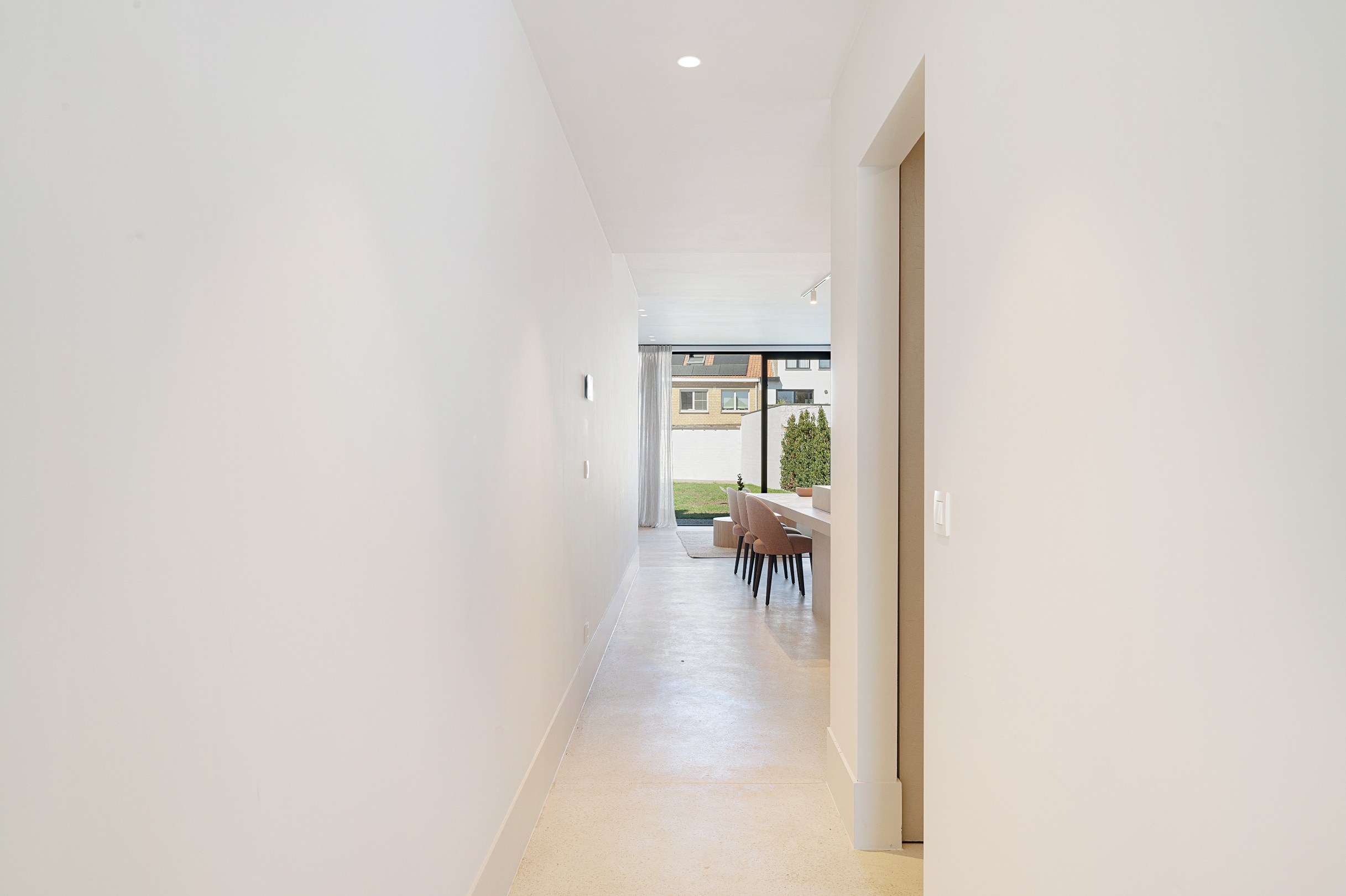 Prachtig afgewerkte nieuwbouwwoning met 4 slaapkamers gelegen in het oude Knokke. 