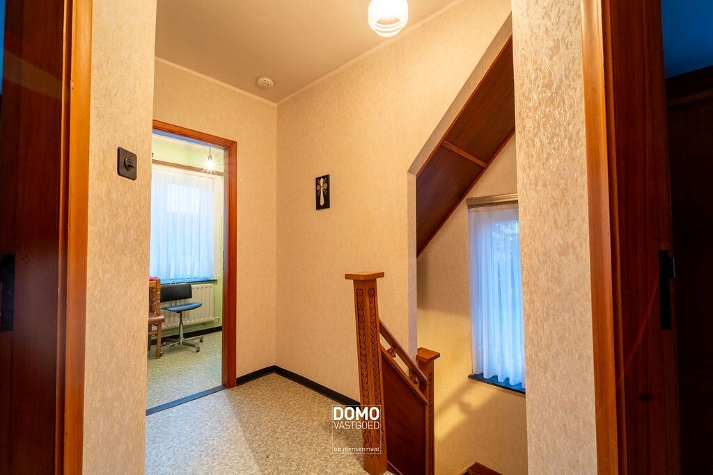 Halfopen bebouwing met grote tuin en 3 slaapkamers 