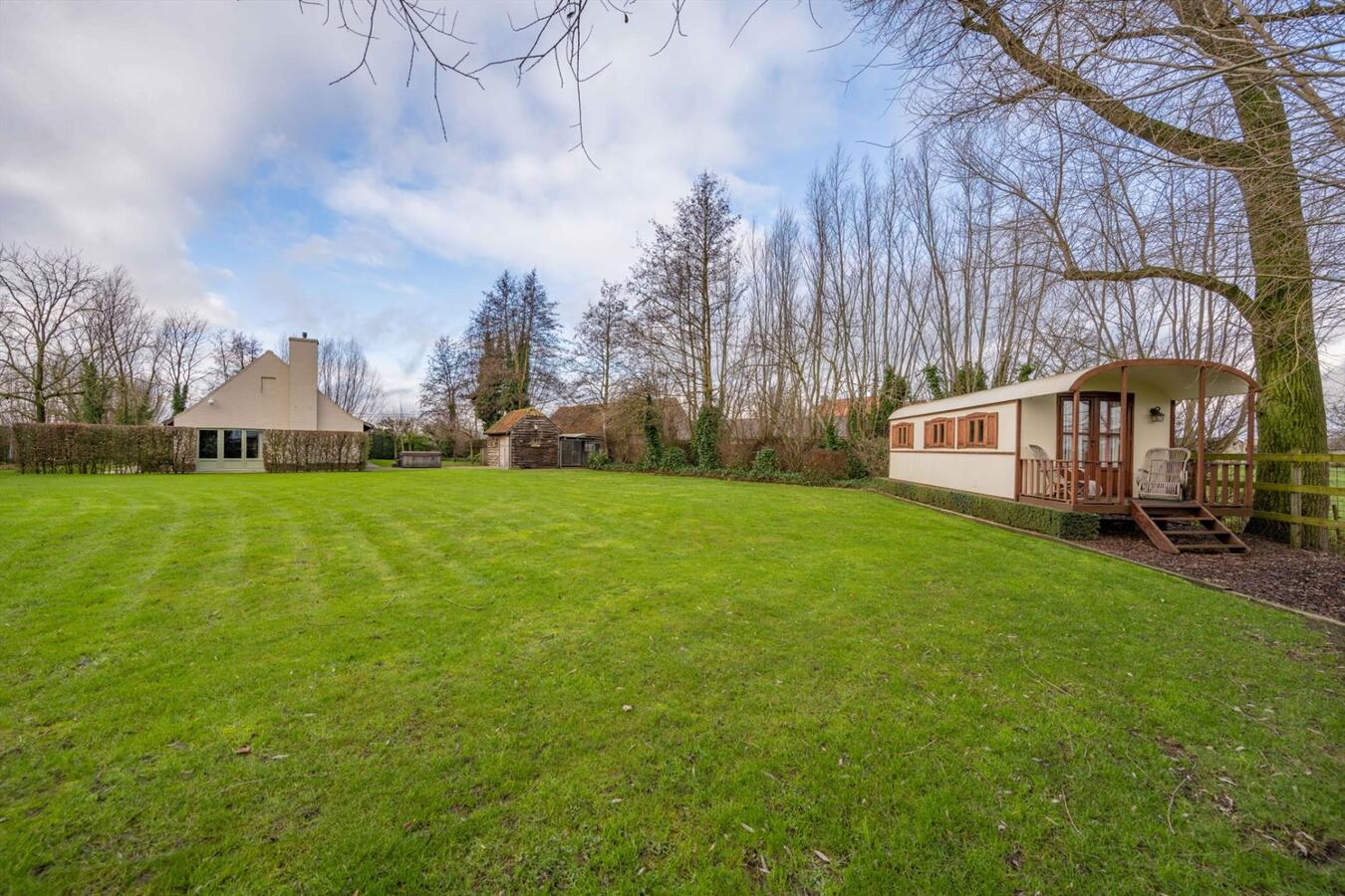 Idyllisch landhuis gelegen op 8330 m² te Ruiselede 