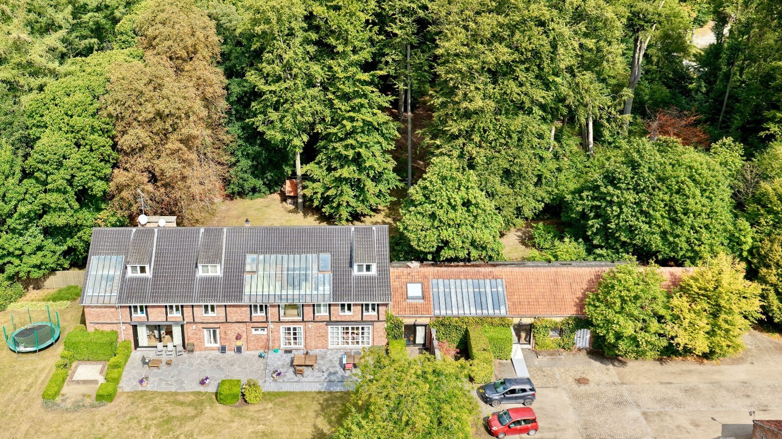 Exclusief kasteeldomein met 6 residenties en een feestzaal op ca. 42 ha te Zandhoven 