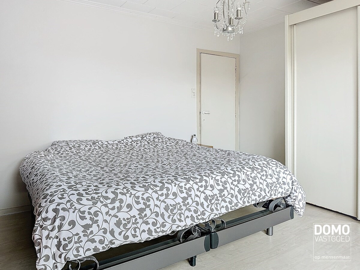 Gerenoveerd duplex appartement met 2 slaapkamers in het centrum van Runkst. 