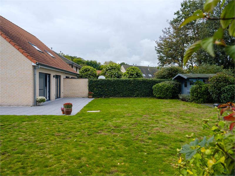 Prachtige, instapklare, halfopen bebouwing in rustige, residentiële wijk in Sleidinge. 