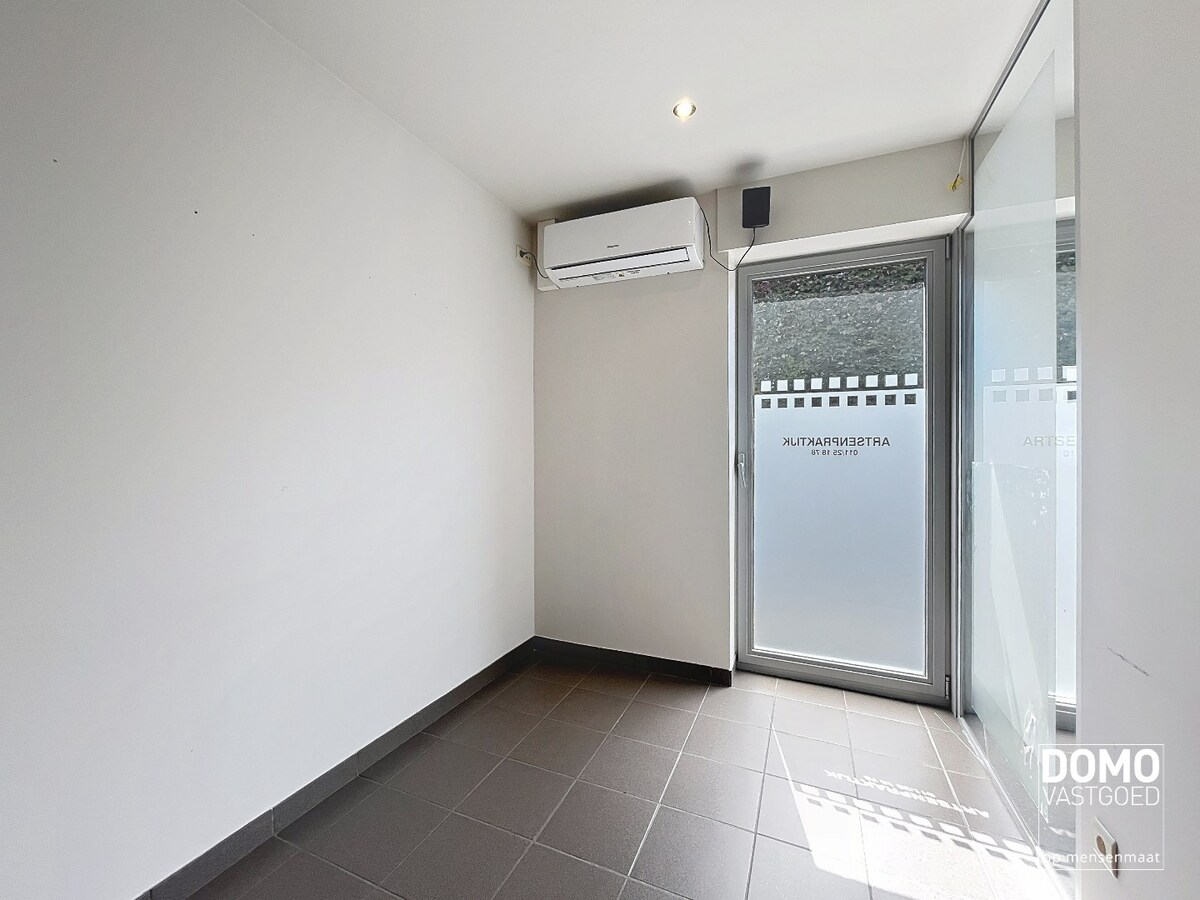 MODERNE PRAKTIJKRUIMTE/KANTOORRUIMTE TE HUUR IN KERMT 