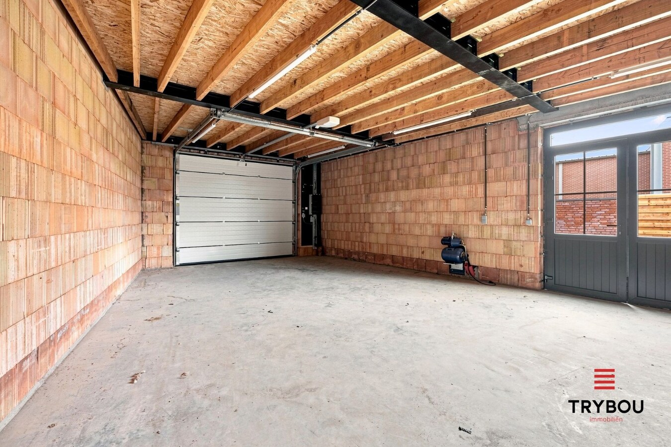 Ruime casco halfopen nieuwbouw met ruime garage in Merkem! 