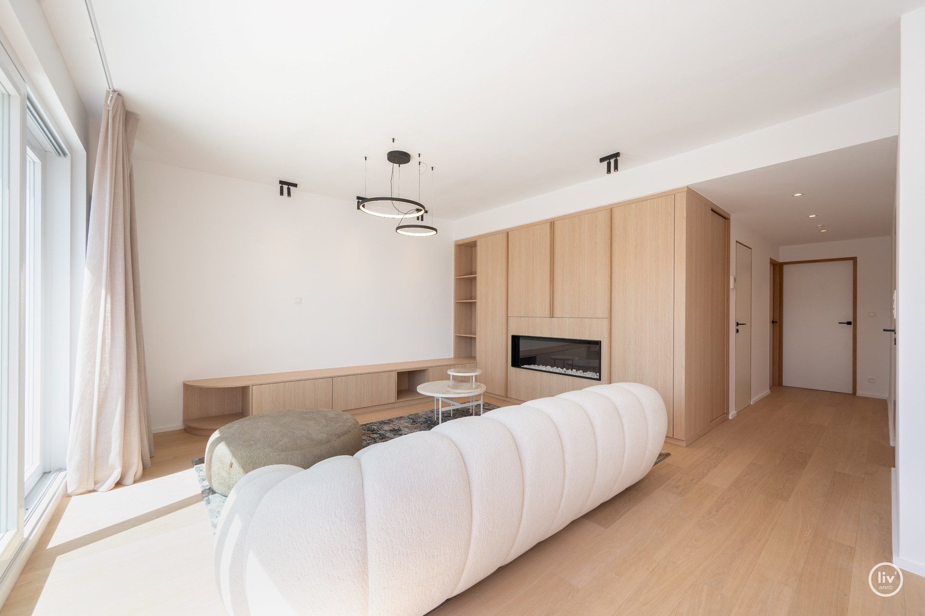 Lichtrijke penthouse met open zicht op toplocatie nabij Dumortierlaan. 