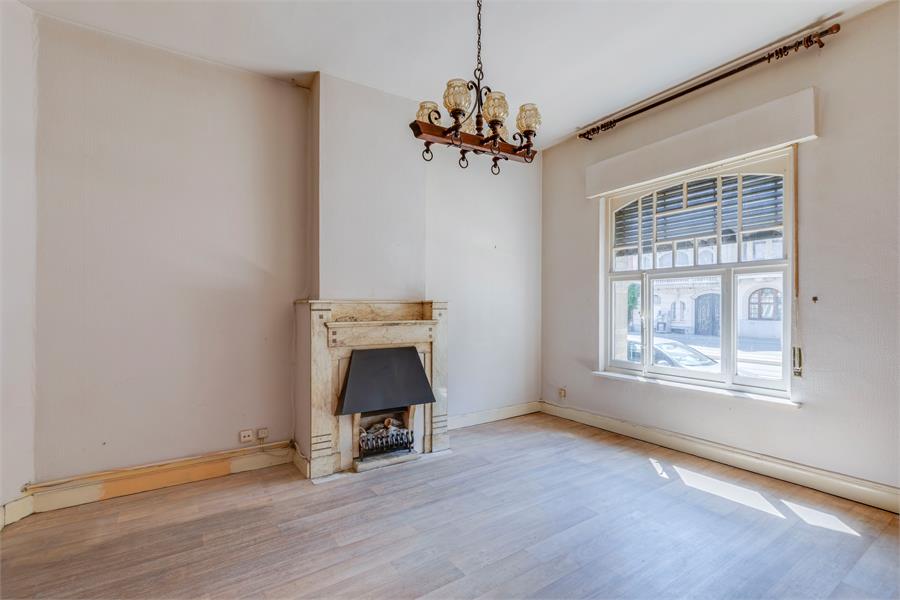 Te renoveren Art Deco herenwoning nabij station 