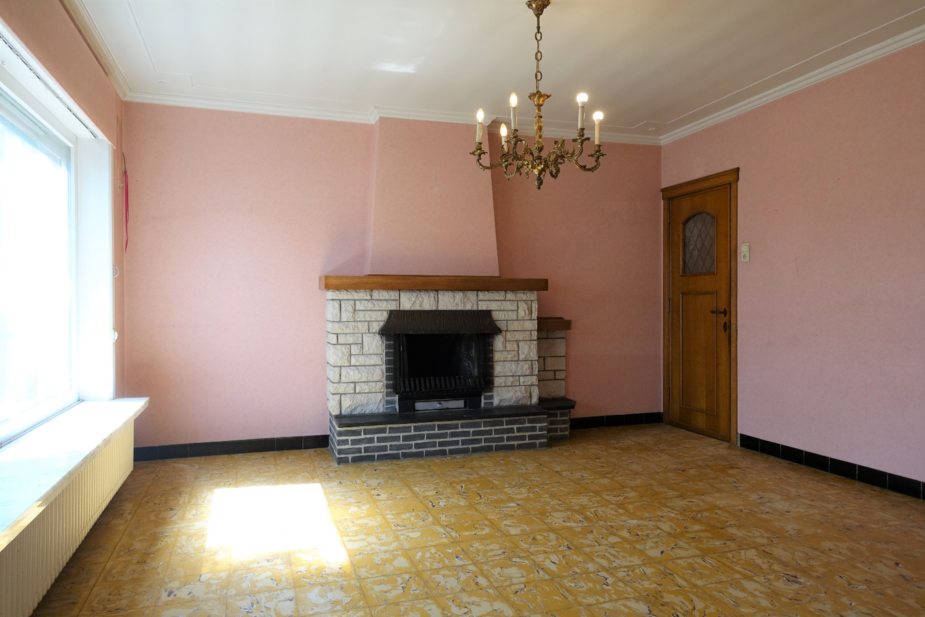 Half-open woning met garage/loods op uitstekende ligging 