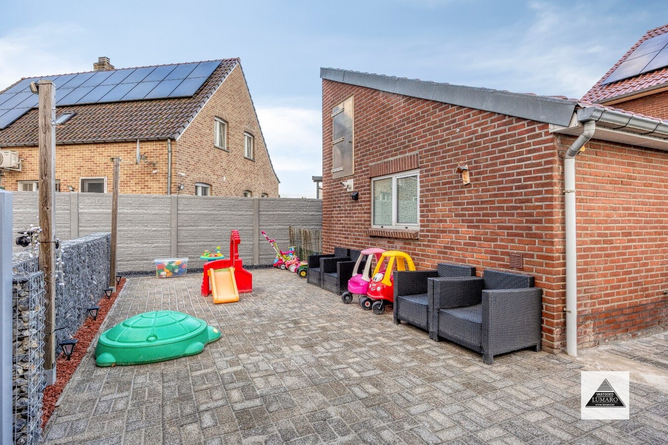 Gezinswoning met 5 slaapkamers, zonnepanelen 