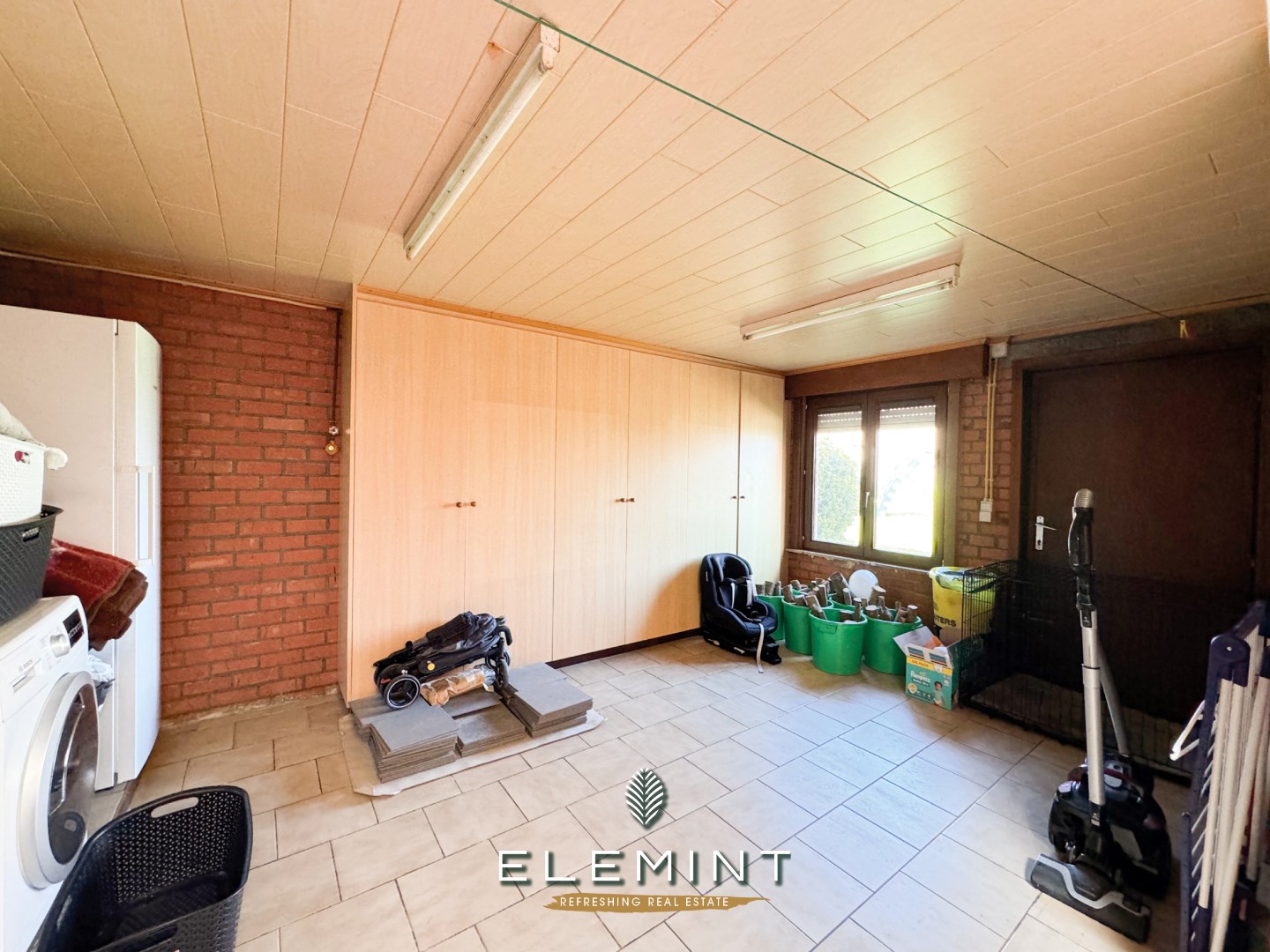 Landelijk gelegen woning met garage op 946m² 