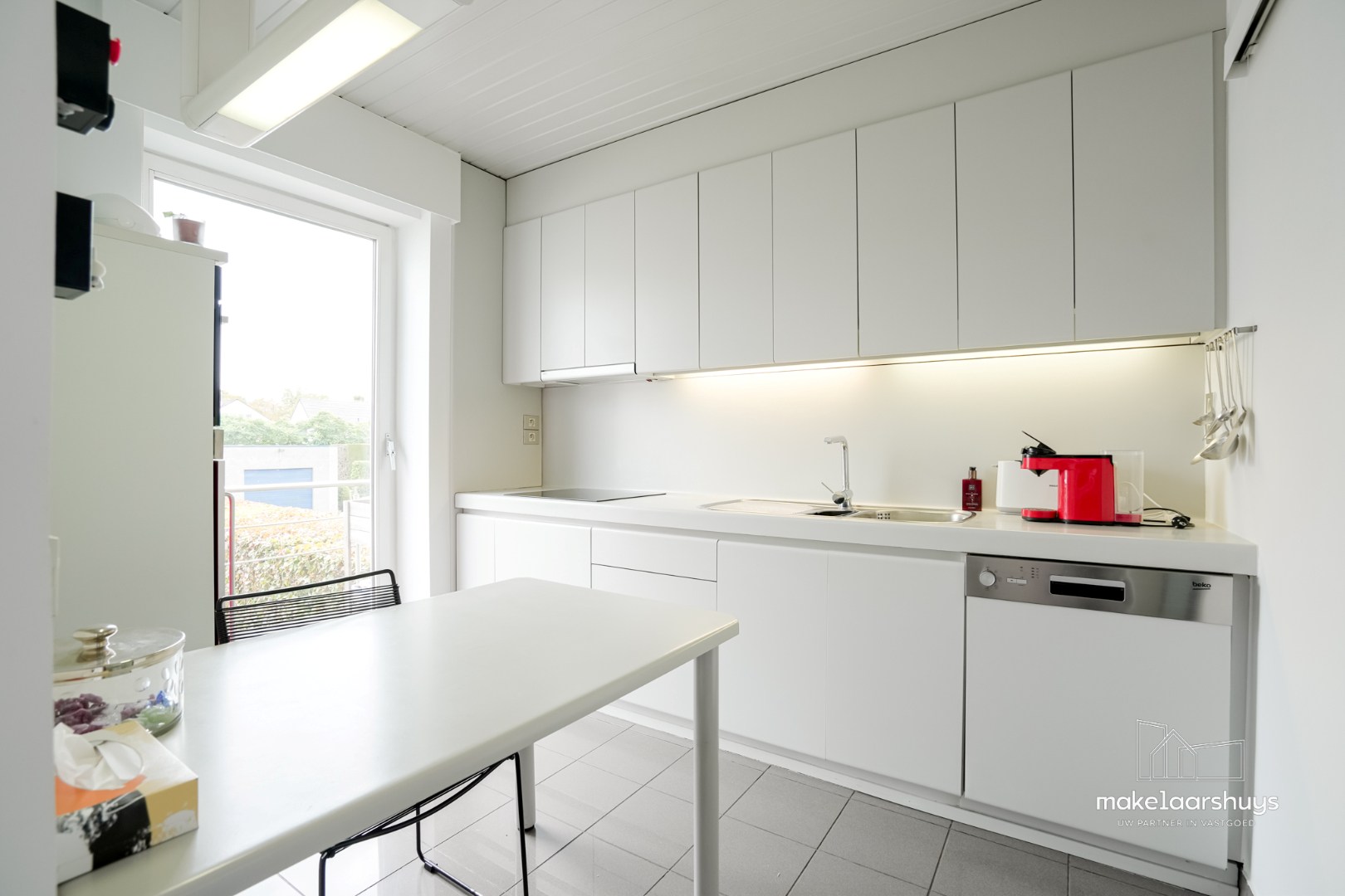 Goed onderhouden bel-etage met lift (regio Planet Group Arena) 
