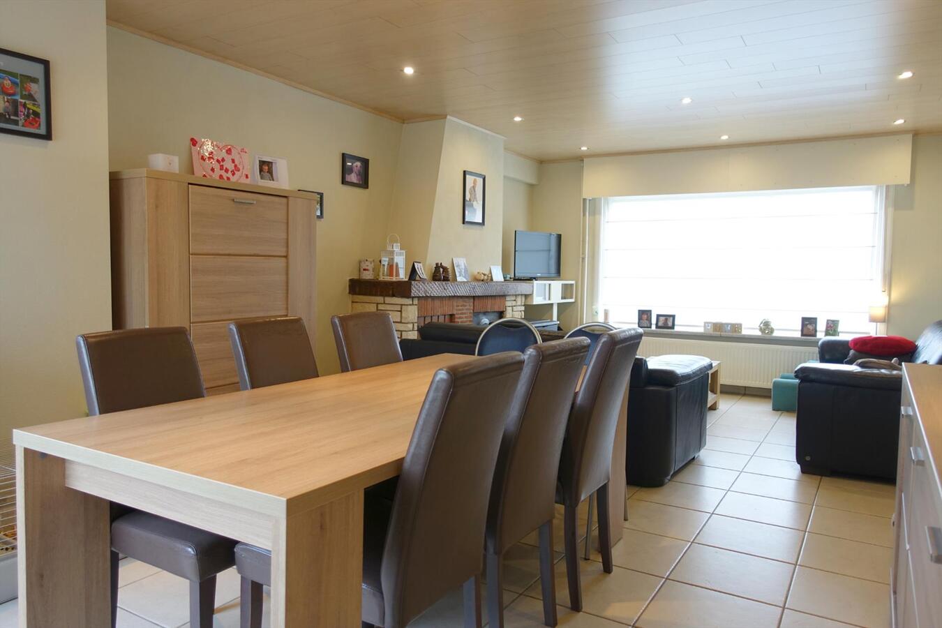 Centraal gelegen half-open woning 