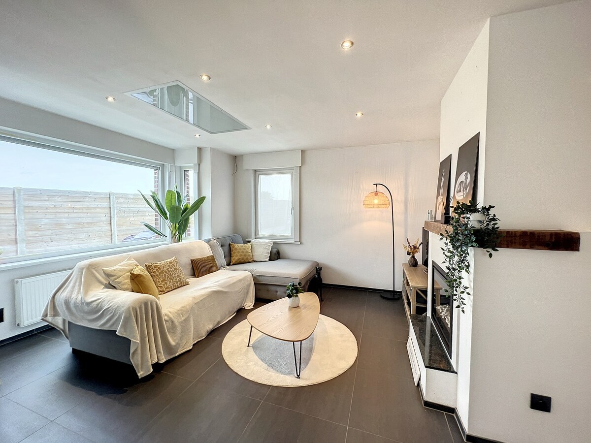 Landelijk gelegen, prachtige halfopen woning met twee (mogelijks drie) slaapkamers. 